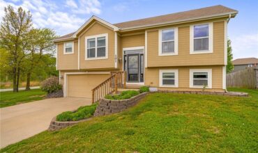 101 Bridgeport Drive, Smithville, MO 64089