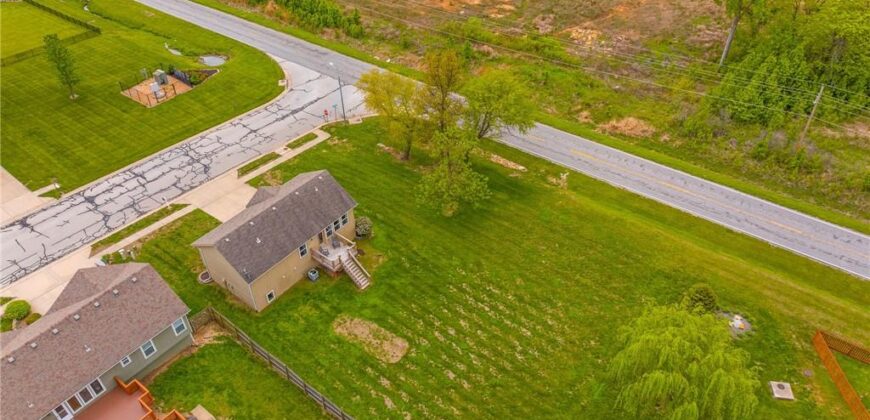 101 Bridgeport Drive, Smithville, MO 64089