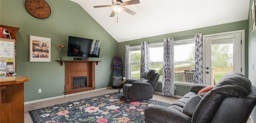 101 Bridgeport Drive, Smithville, MO 64089