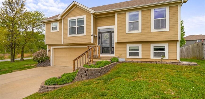 101 Bridgeport Drive, Smithville, MO 64089