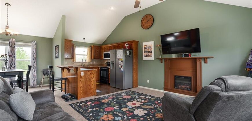 101 Bridgeport Drive, Smithville, MO 64089
