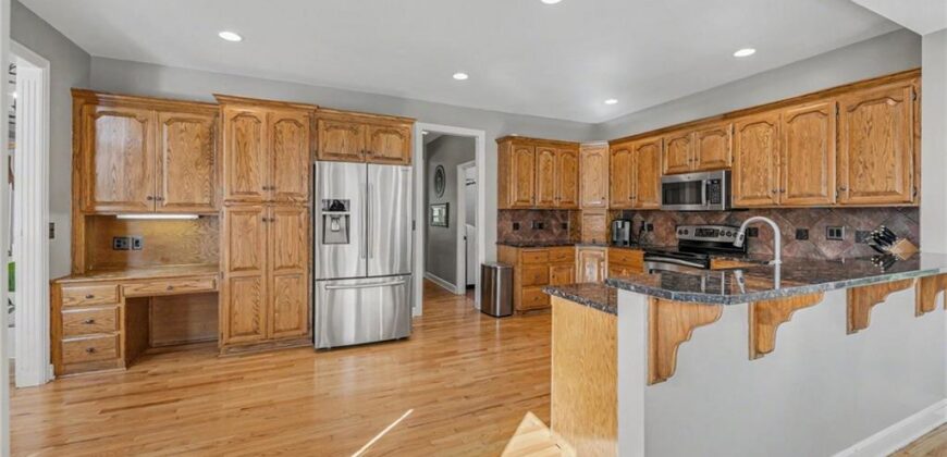5653 Gresham Circle, Parkville, MO 64152