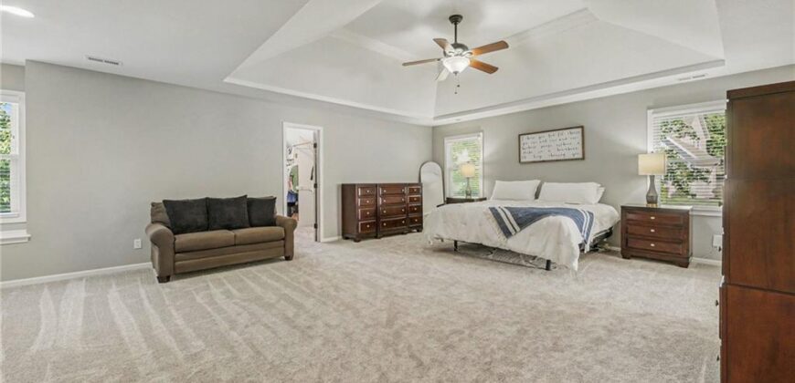 5653 Gresham Circle, Parkville, MO 64152
