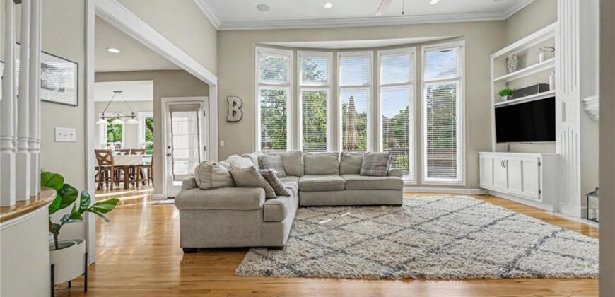 5653 Gresham Circle, Parkville, MO 64152