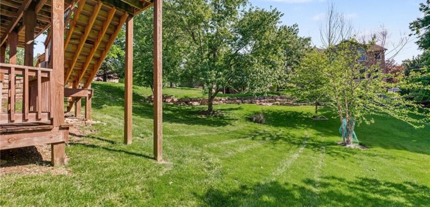 5653 Gresham Circle, Parkville, MO 64152