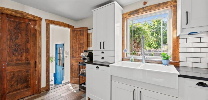 1403 E 24th Avenue, Kansas City, MO 64116