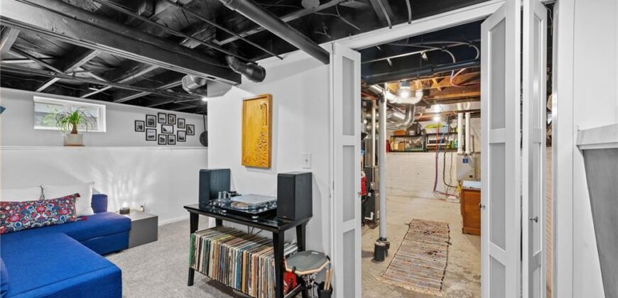 1403 E 24th Avenue, Kansas City, MO 64116
