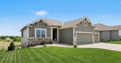 17605 Greyhawke Ridge Drive, Smithville, MO 64089