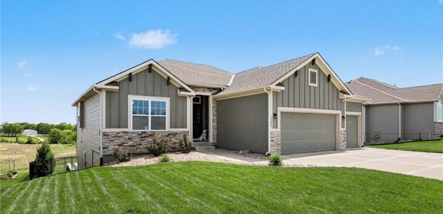 17605 Greyhawke Ridge Drive, Smithville, MO 64089