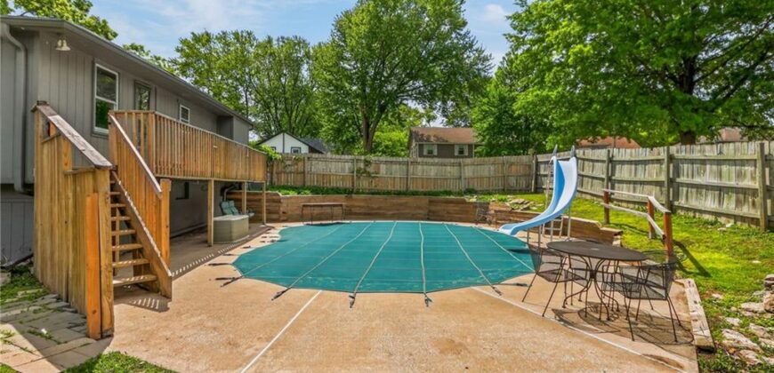1524 Oxford Court, Liberty, MO 64068