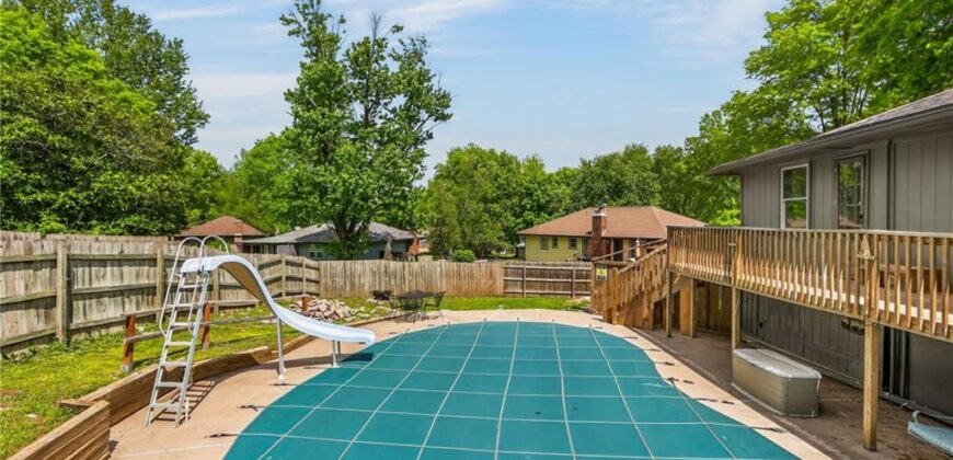1524 Oxford Court, Liberty, MO 64068