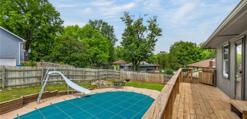 1524 Oxford Court, Liberty, MO 64068