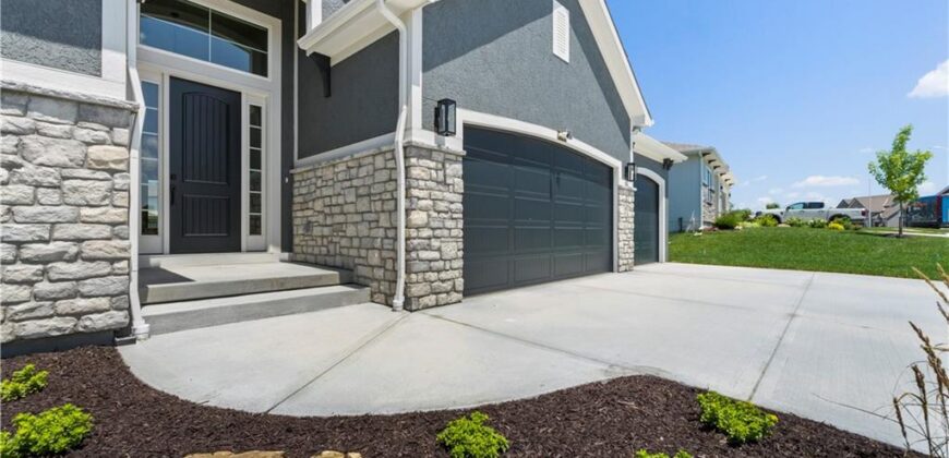 10332 N Potter Avenue, Kansas City, MO 64157