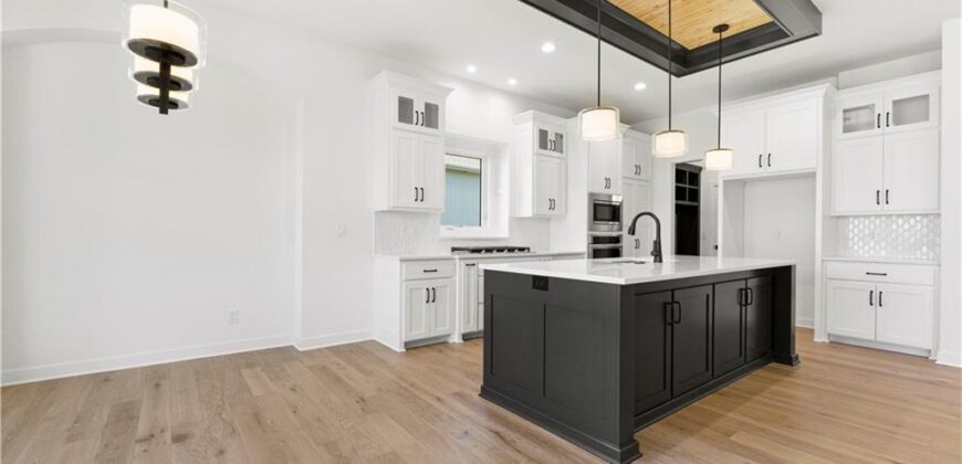 10332 N Potter Avenue, Kansas City, MO 64157