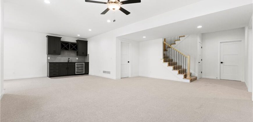10332 N Potter Avenue, Kansas City, MO 64157