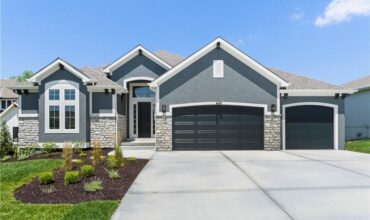 10332 N Potter Avenue, Kansas City, MO 64157