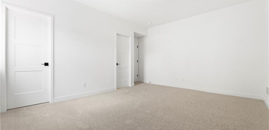 10332 N Potter Avenue, Kansas City, MO 64157