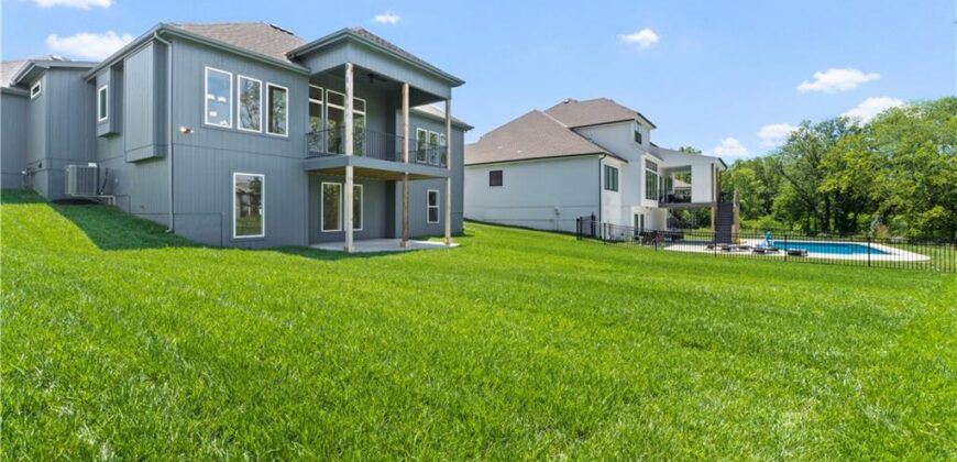 10332 N Potter Avenue, Kansas City, MO 64157