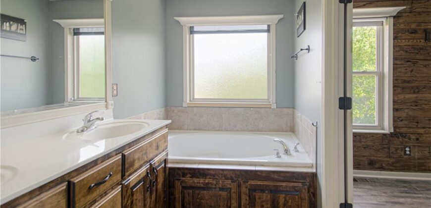 1902 NE 197TH Court, Smithville, MO 64089