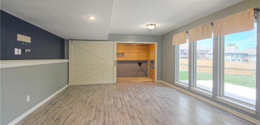 1902 NE 197TH Court, Smithville, MO 64089