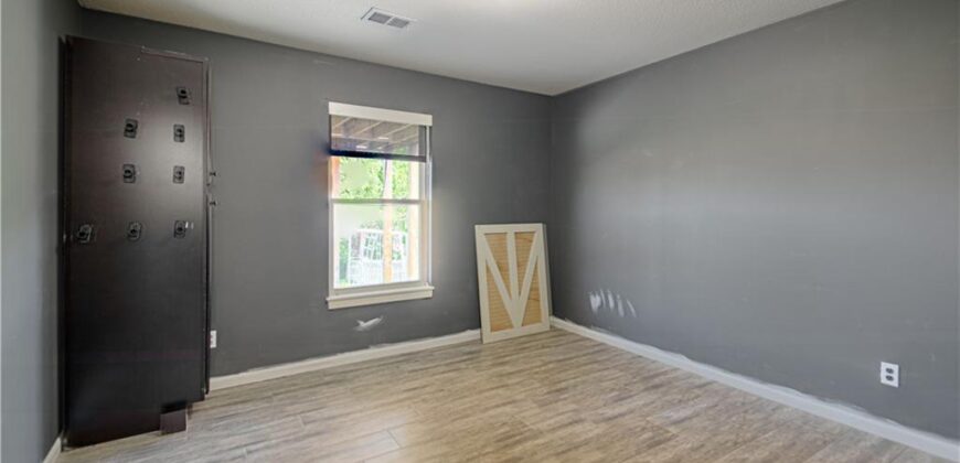 1902 NE 197TH Court, Smithville, MO 64089