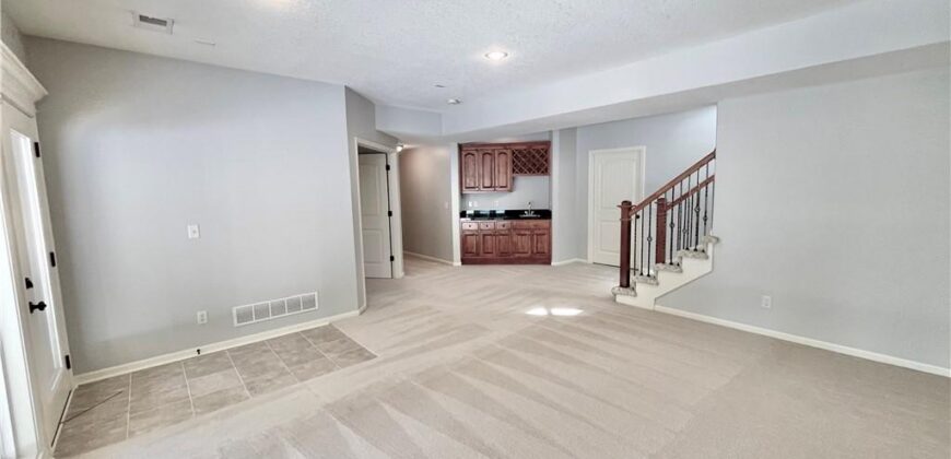 8636 N Utica Avenue, Kansas City, MO 64053