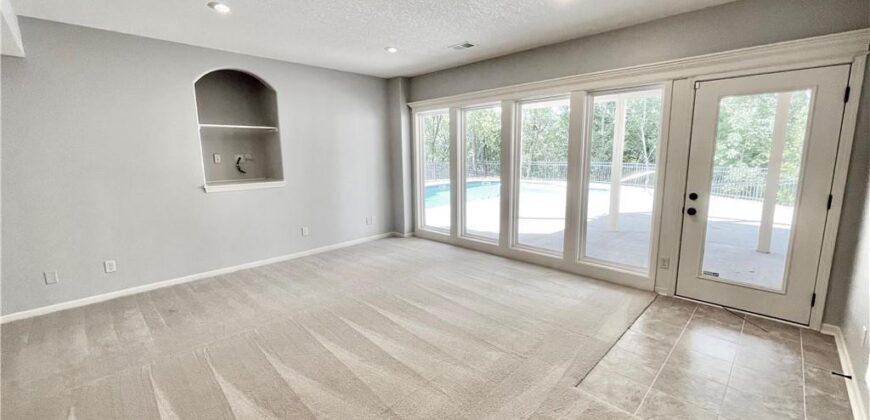 8636 N Utica Avenue, Kansas City, MO 64053