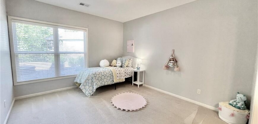 8636 N Utica Avenue, Kansas City, MO 64053