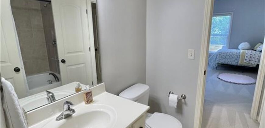 8636 N Utica Avenue, Kansas City, MO 64053