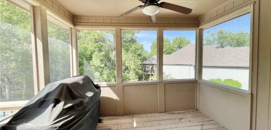 8636 N Utica Avenue, Kansas City, MO 64053