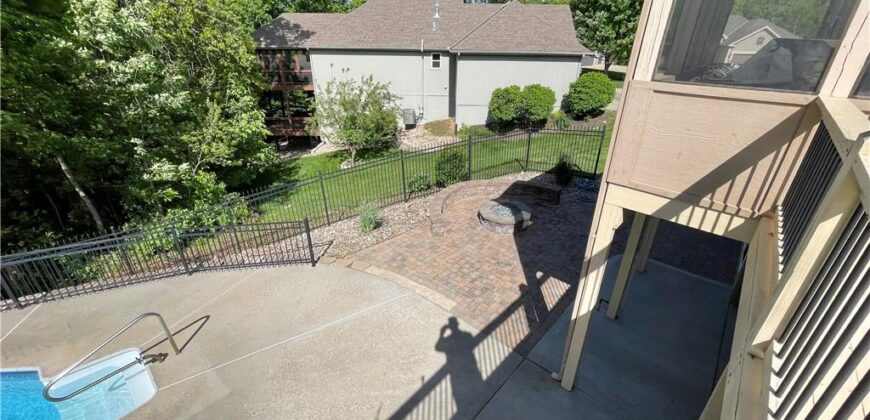 8636 N Utica Avenue, Kansas City, MO 64053