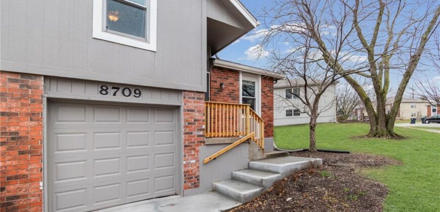 8709 N Hull Avenue, Kansas City, MO 64154