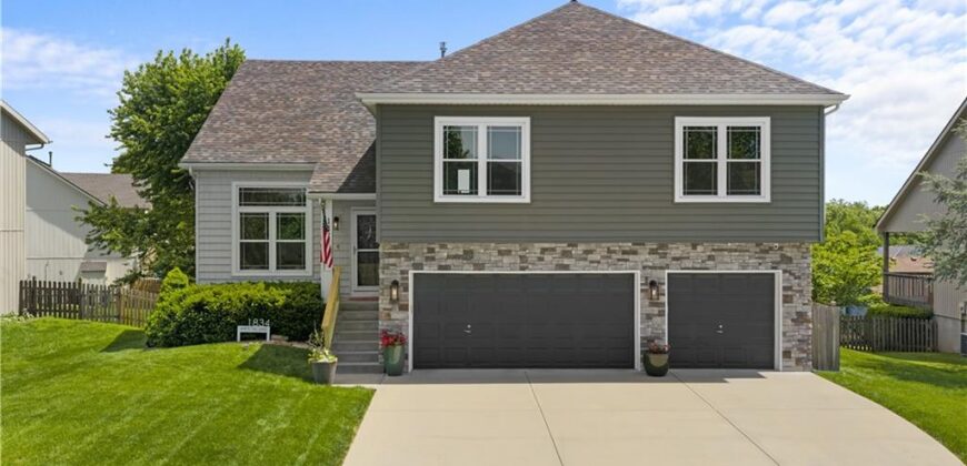 1834 White Tail Lane, Liberty, MO 64068