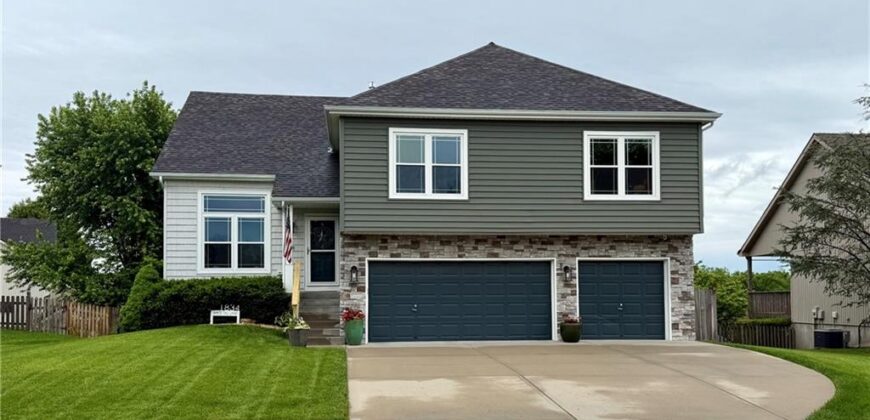 1834 White Tail Lane, Liberty, MO 64068