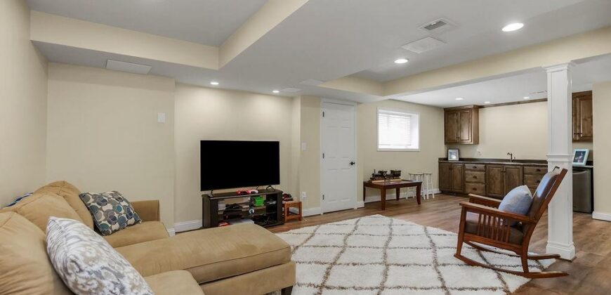6004 NW 78th Court, Kansas City, MO 64151