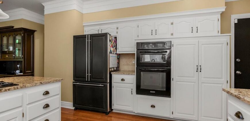 6004 NW 78th Court, Kansas City, MO 64151