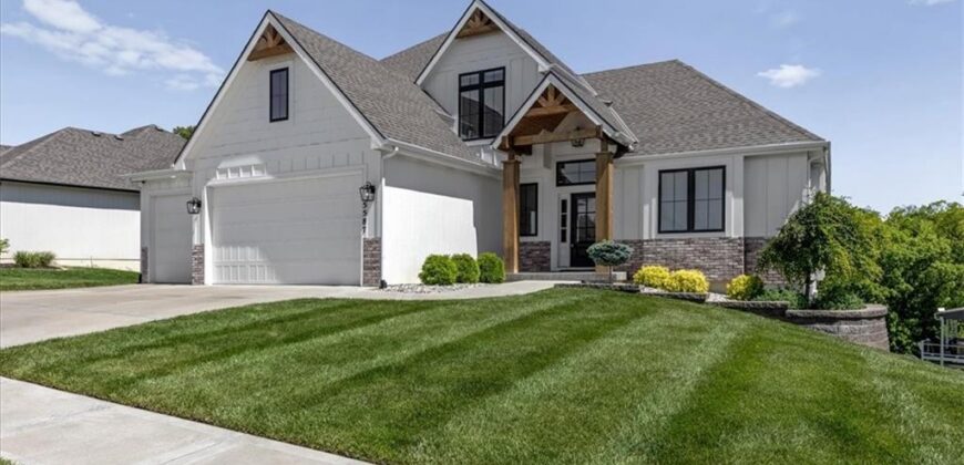 5587 Thousand Oaks Drive, Parkville, MO 64152