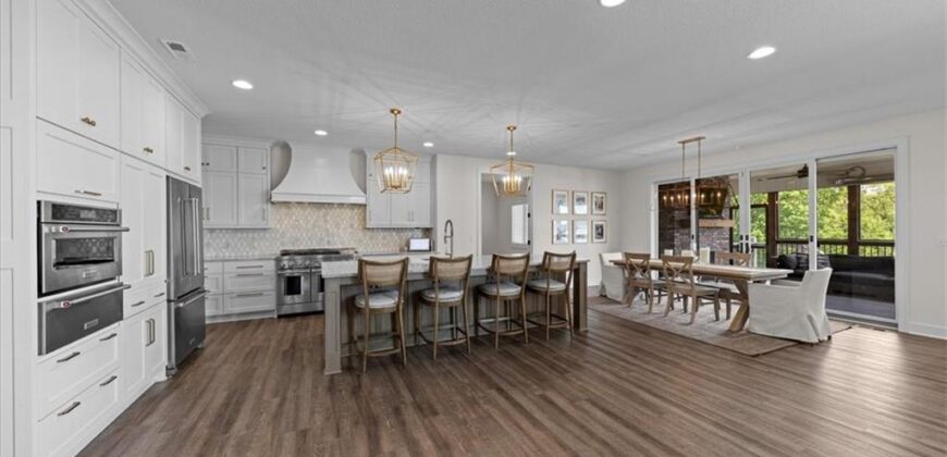 5587 Thousand Oaks Drive, Parkville, MO 64152