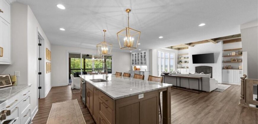 5587 Thousand Oaks Drive, Parkville, MO 64152
