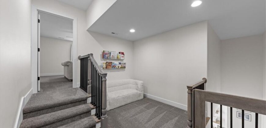 5587 Thousand Oaks Drive, Parkville, MO 64152