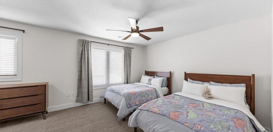 5587 Thousand Oaks Drive, Parkville, MO 64152