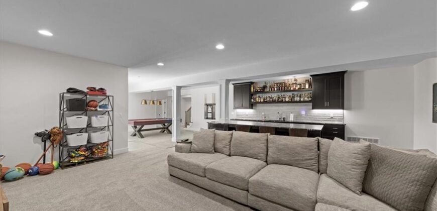 5587 Thousand Oaks Drive, Parkville, MO 64152