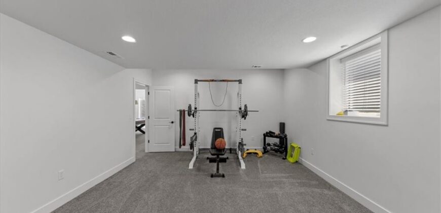 5587 Thousand Oaks Drive, Parkville, MO 64152