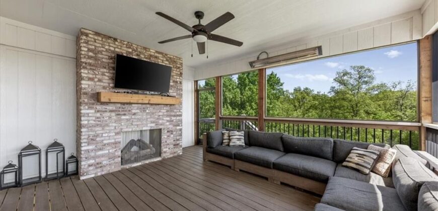 5587 Thousand Oaks Drive, Parkville, MO 64152