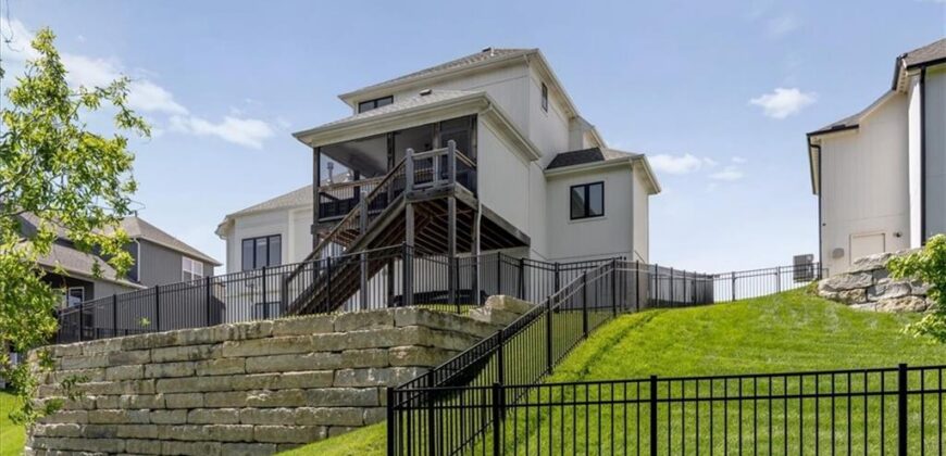5587 Thousand Oaks Drive, Parkville, MO 64152
