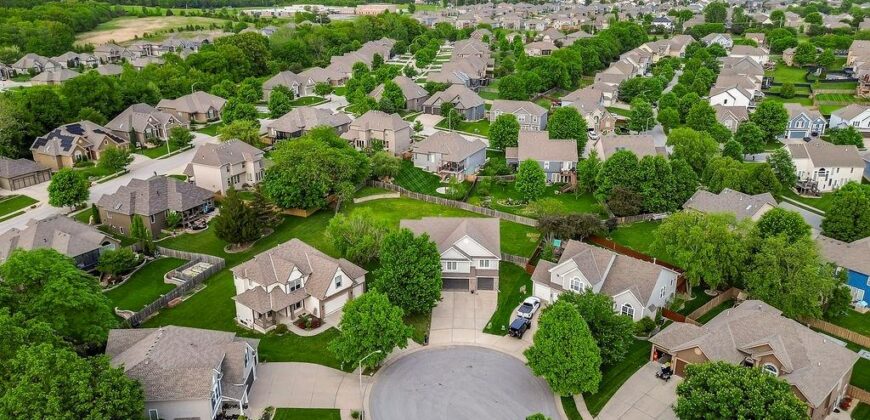 9105 N Kansas Court, Kansas City, MO 64156