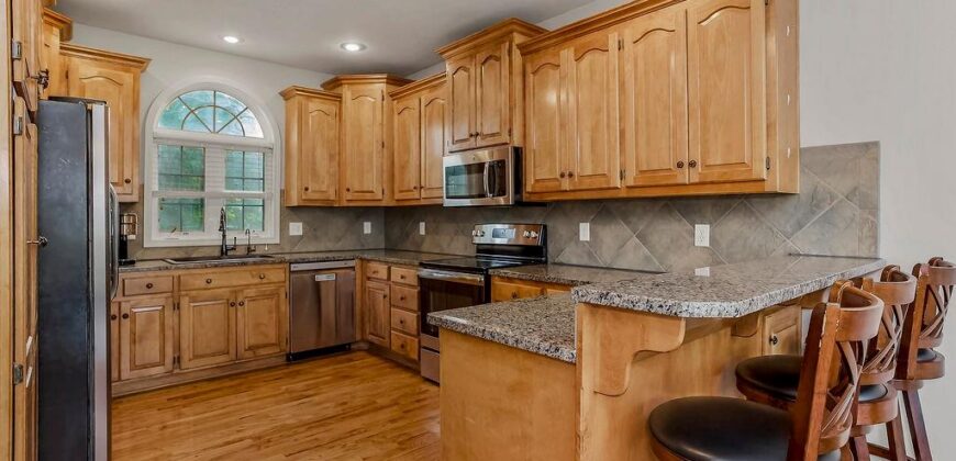 9105 N Kansas Court, Kansas City, MO 64156