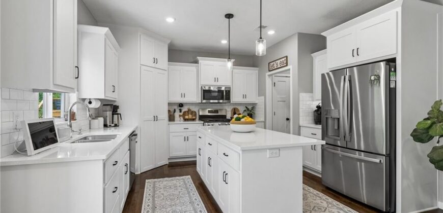 16135 Giorgia Street, Parkville, MO 64152