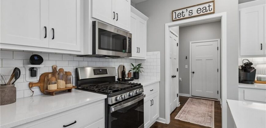 16135 Giorgia Street, Parkville, MO 64152
