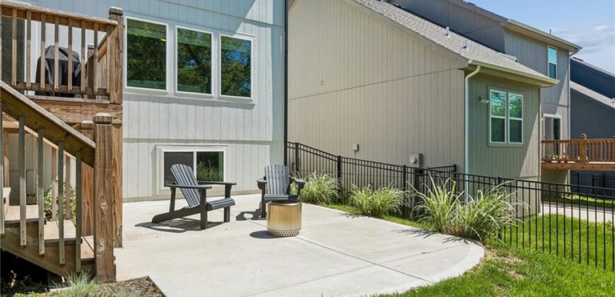 16135 Giorgia Street, Parkville, MO 64152